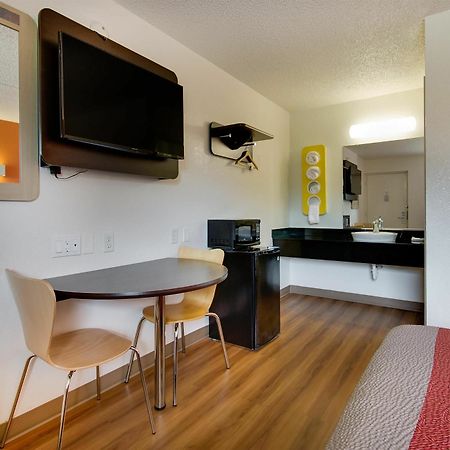 Motel 6-Salina, Ks ภายนอก รูปภาพ