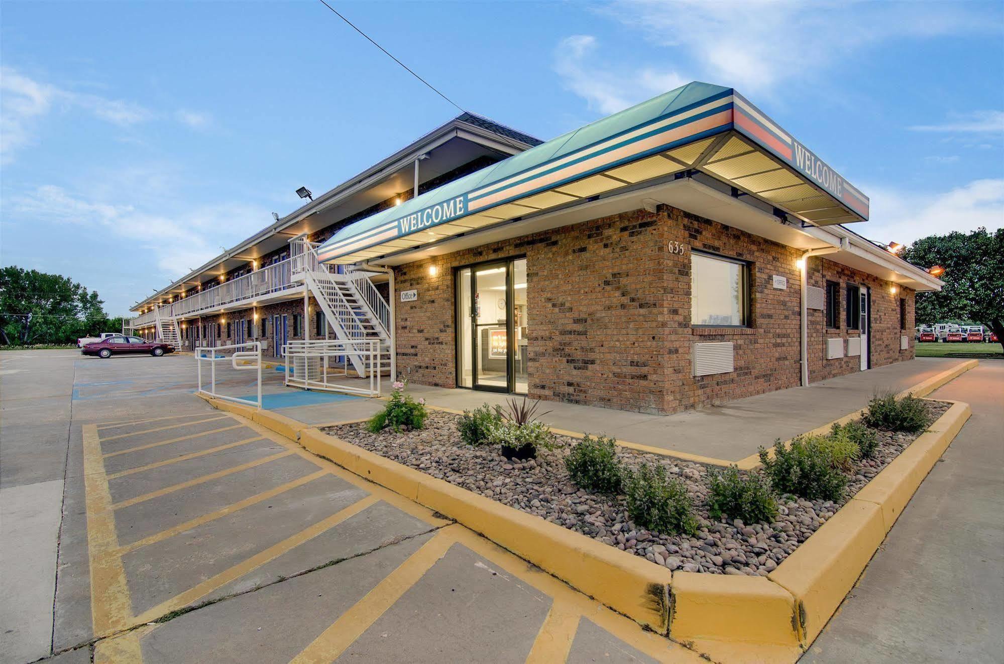 Motel 6-Salina, Ks ภายนอก รูปภาพ