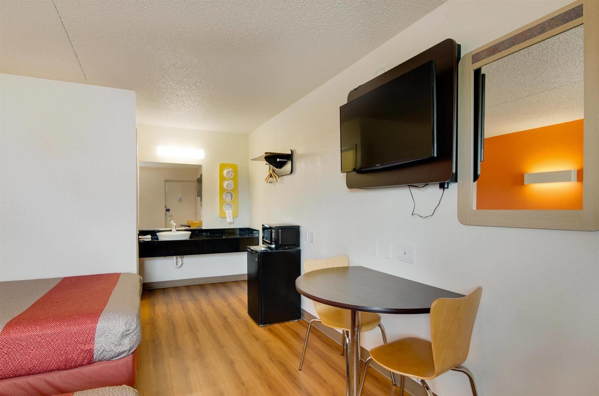 Motel 6-Salina, Ks ภายนอก รูปภาพ