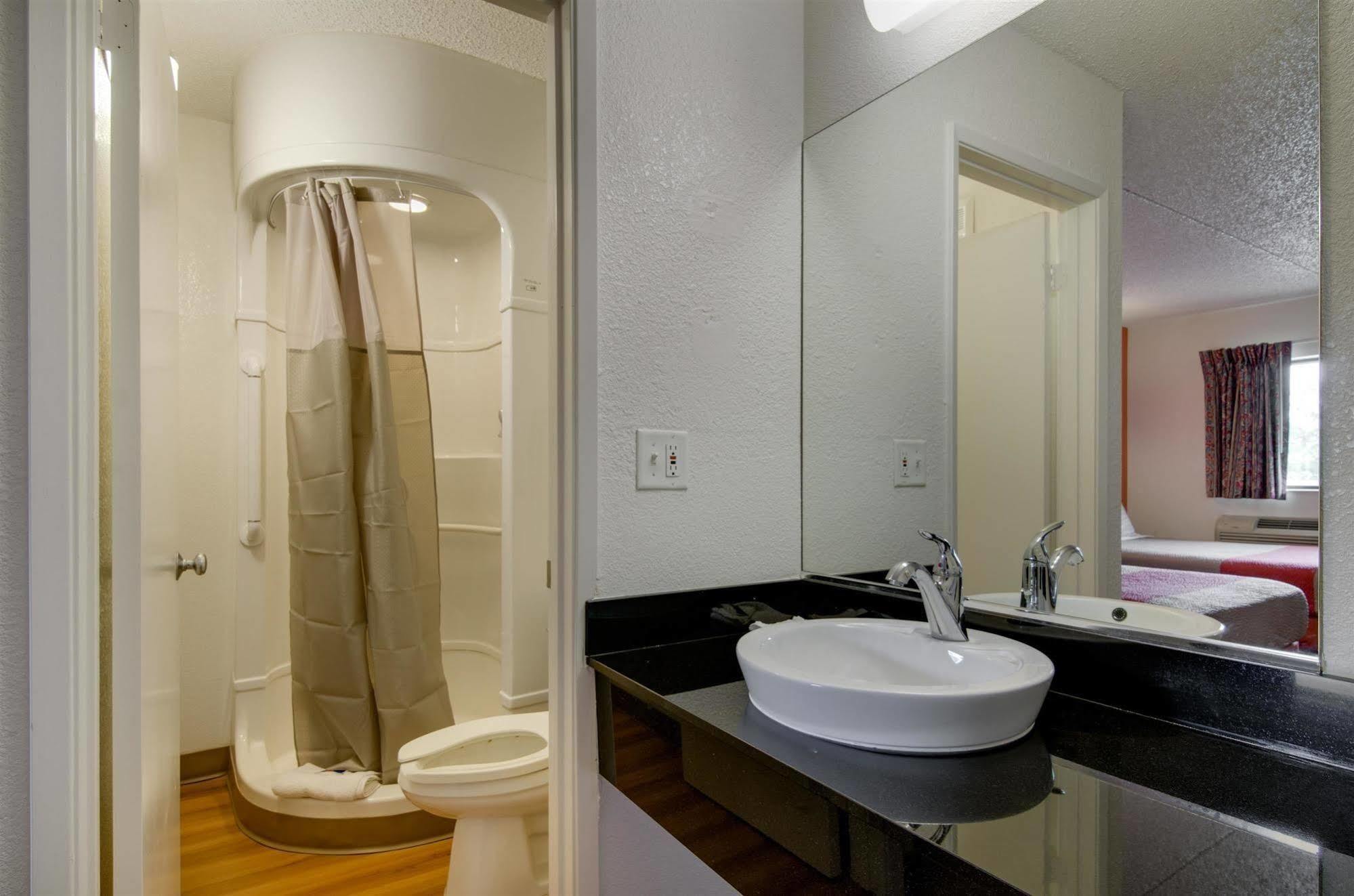 Motel 6-Salina, Ks ภายนอก รูปภาพ