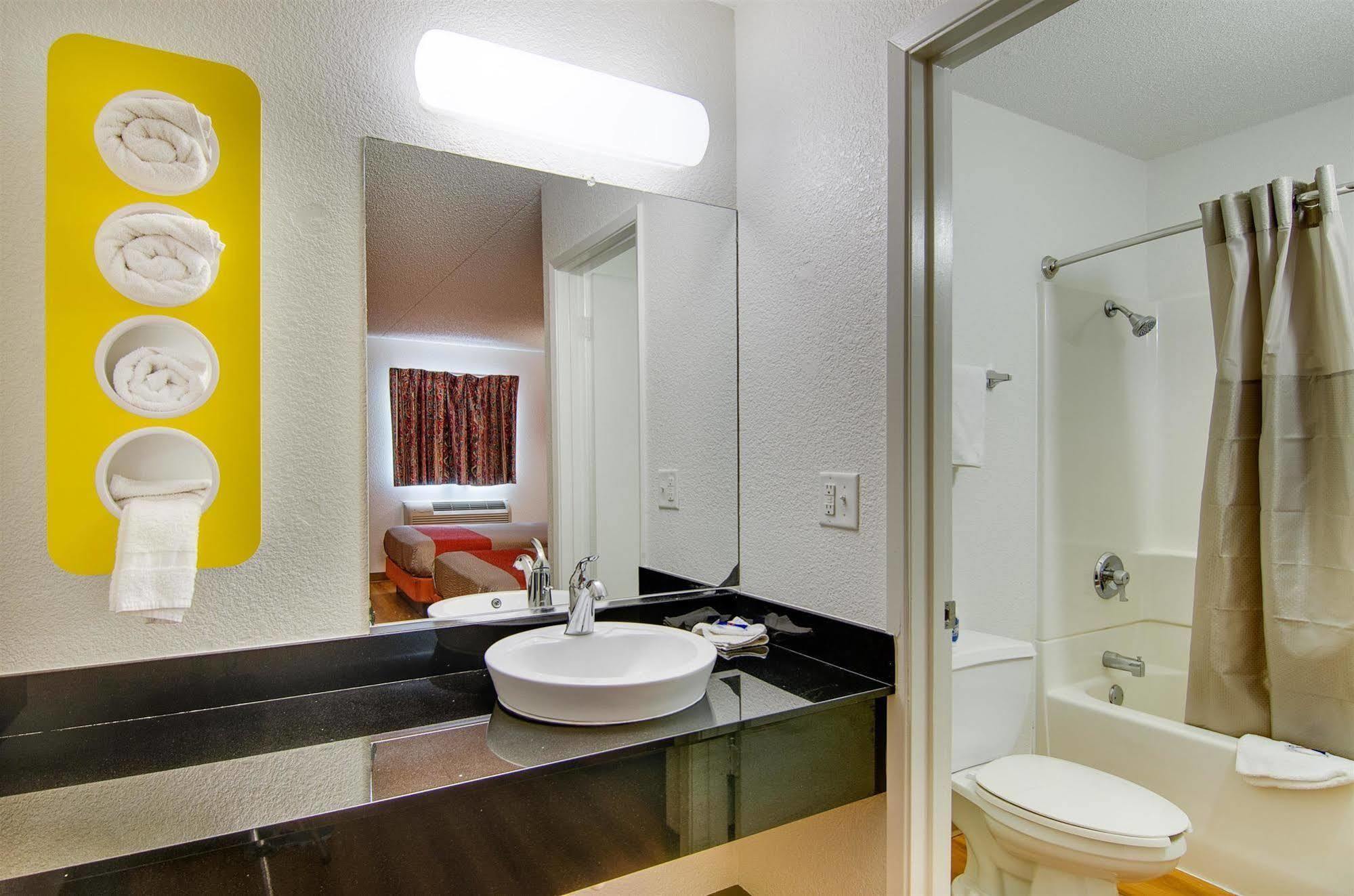 Motel 6-Salina, Ks ภายนอก รูปภาพ