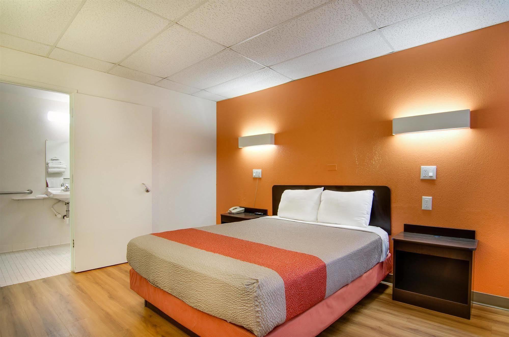 Motel 6-Salina, Ks ภายนอก รูปภาพ