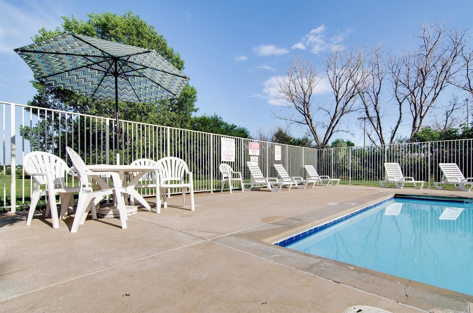 Motel 6-Salina, Ks ภายนอก รูปภาพ