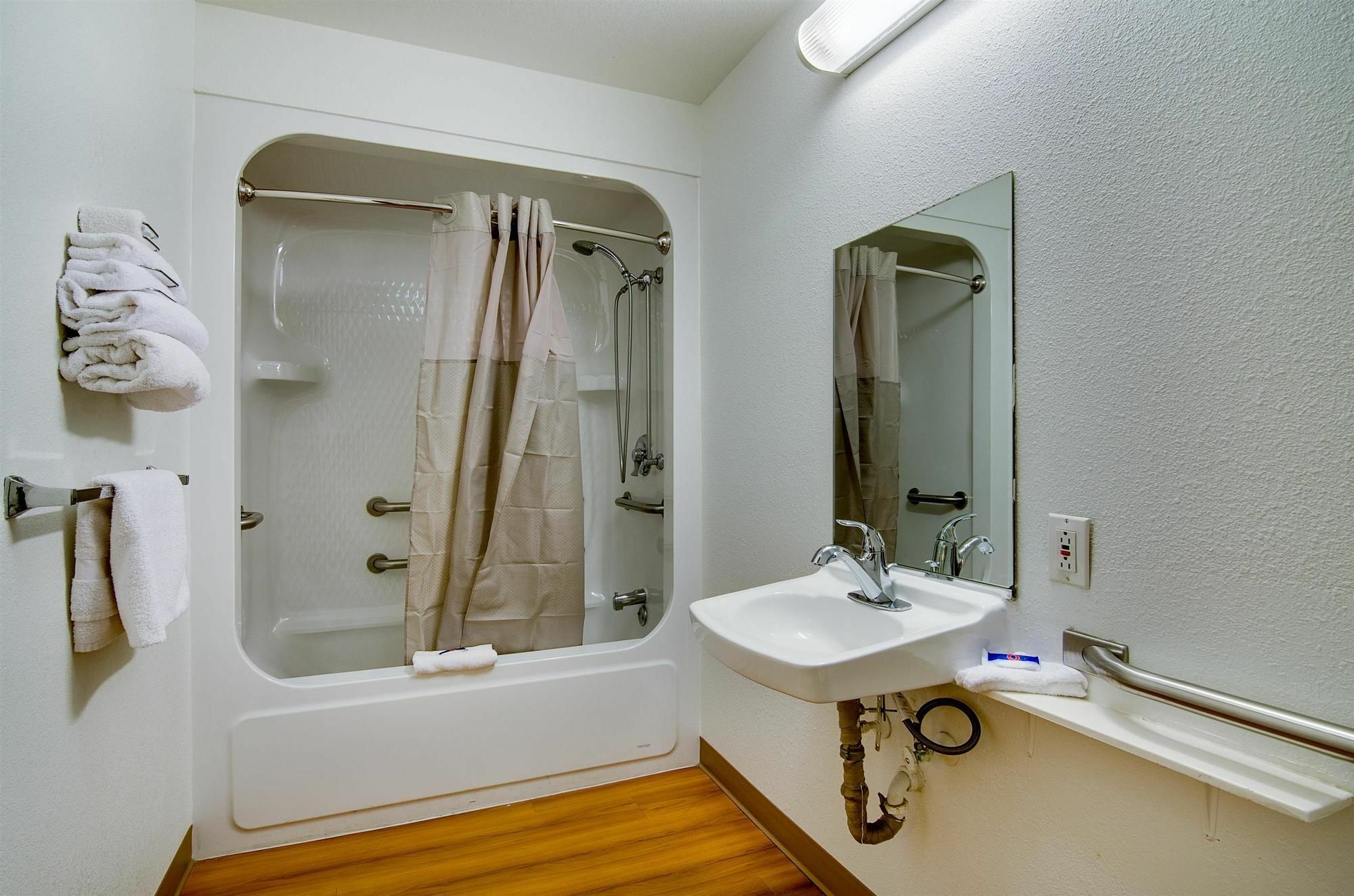 Motel 6-Salina, Ks ภายนอก รูปภาพ