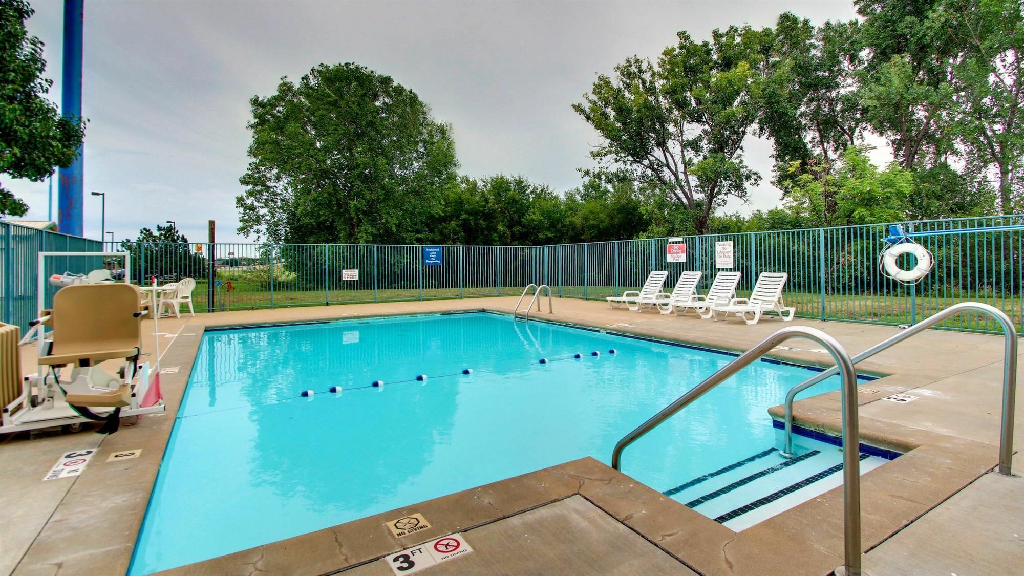 Motel 6-Salina, Ks ภายนอก รูปภาพ